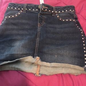 I am selling a size 16 skirt has shorts under it only worn a couple times